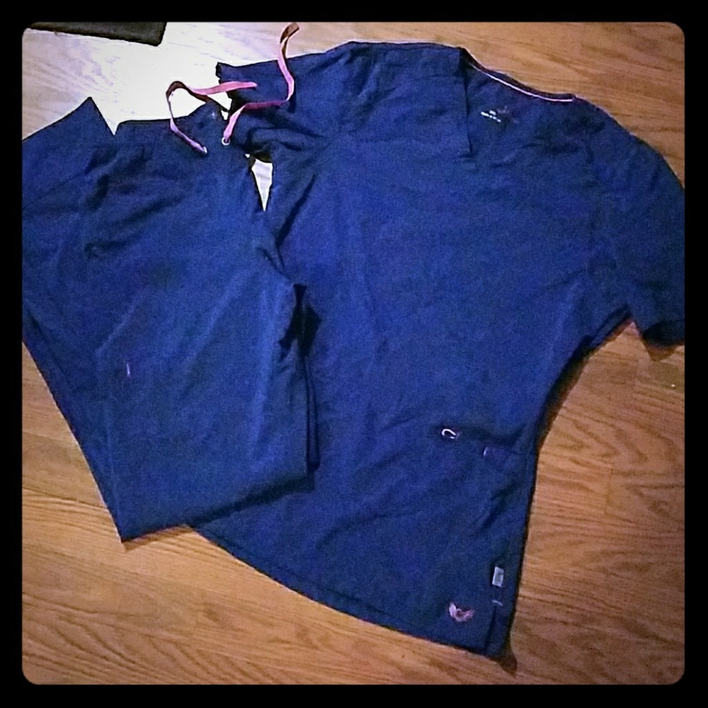 Smitten scrub set